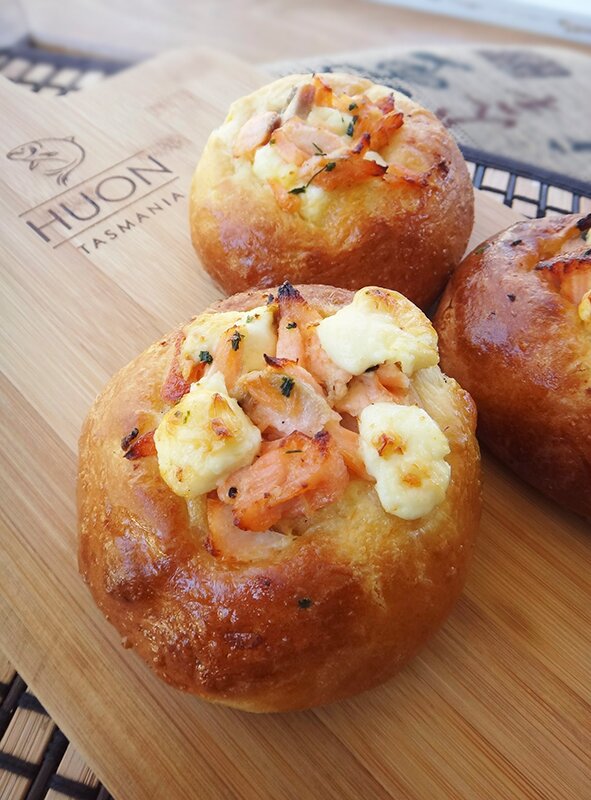 Salmon Kiri Bun